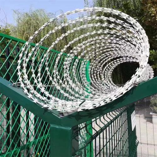 刺绳网片与滚笼：围栏系统的构建要素