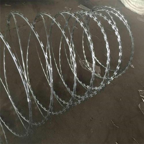 高速公路隔离刺绳的施工方法